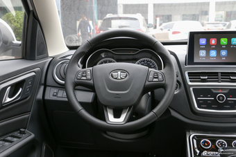  2019款奔腾X40 1.6L自动豪华型