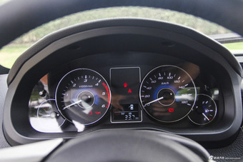 2015款中兴威虎TUV 2.8T手动柴油两驱超值版大双