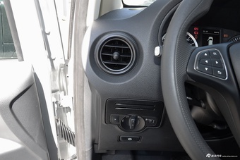 2016款奔驰威霆2.0T自动精英版 太空银