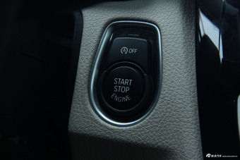 2017款宝马3系2.0T自动豪华设计套装320Li