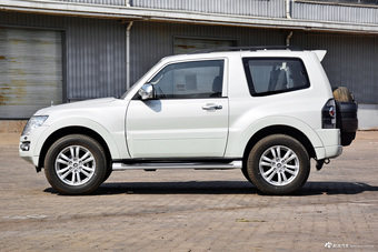 2016款帕杰罗三门版3.8L V6 GLS中东版