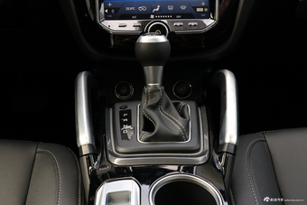 2017款众泰SR7 1.5T自动魔方之梦版