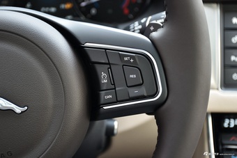 2017款捷豹XFL 2.0T自动200PS精英版