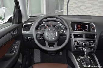 2018款奥迪Q5 Plus 2.0T自动40TFSI进取型典藏版