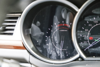 2015款众泰Z500 1.5T 手动尊贵型