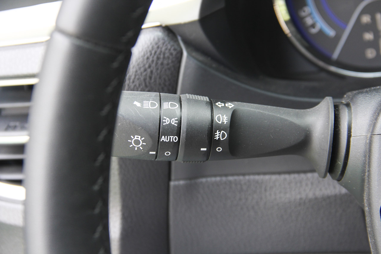 2016款卡罗拉双擎1.8L自动豪华版 蓝色