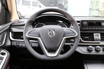 2017款宝骏560 1.5T 手动舒适型7座 