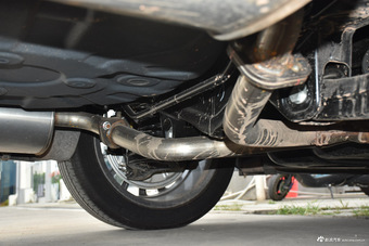 2016款众泰Z700 1.8T自动DCT豪华型 宝石红