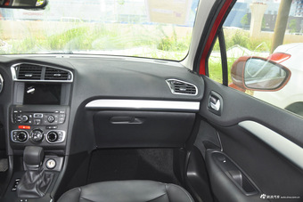 2016款雪铁龙C4L 1.6T自动精英型