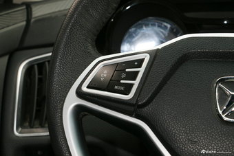 2017款驭胜S350 2.0T自动两驱柴油超豪华版5座