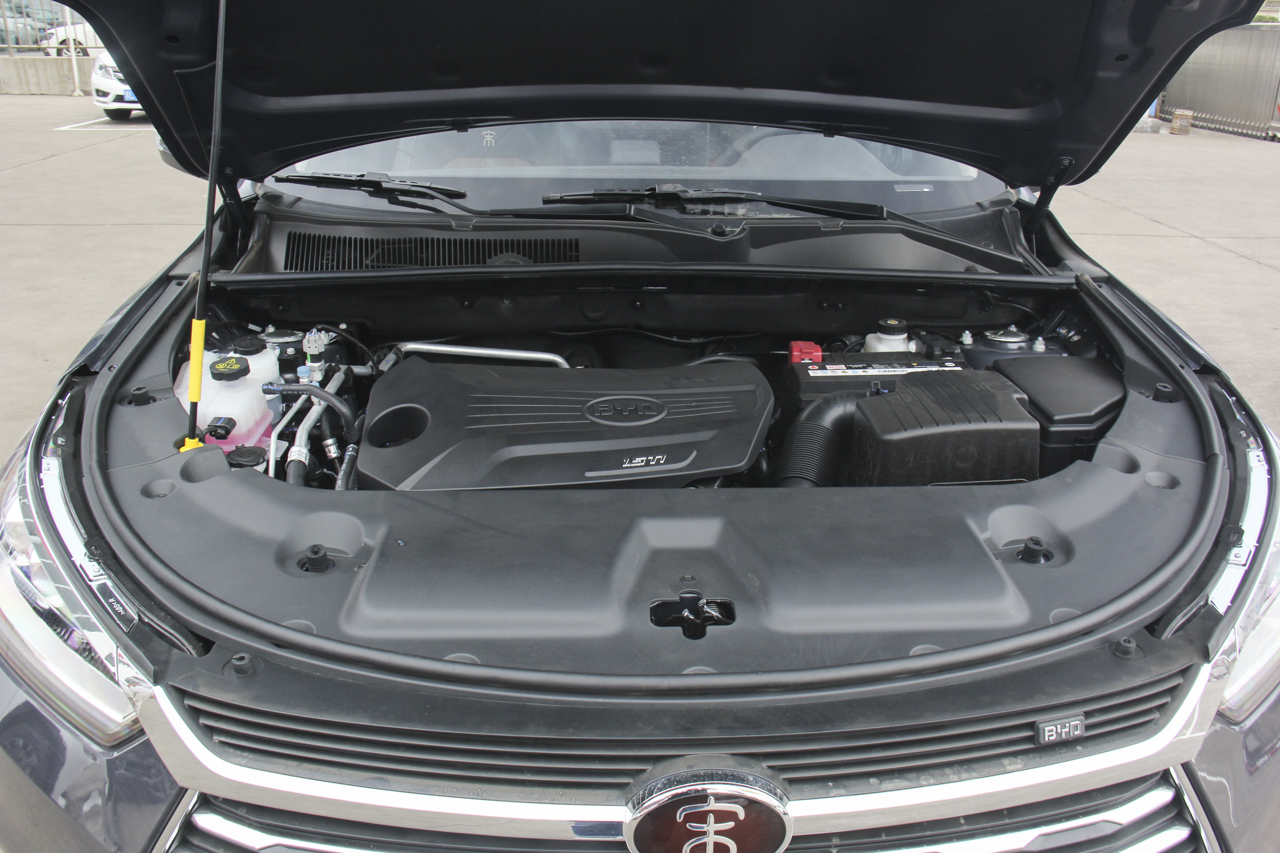 2019款比亚迪宋1.5TI手动智联越动型