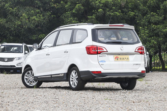 2016款宝骏730 1.5T手动舒适版 7座