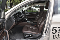 2018款宝马5系改款2.0T自动530Li尊享型豪华套装