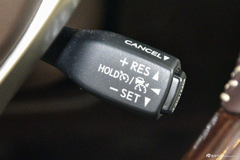 2015款雷克萨斯ES 2.5L自动300h尊贵版