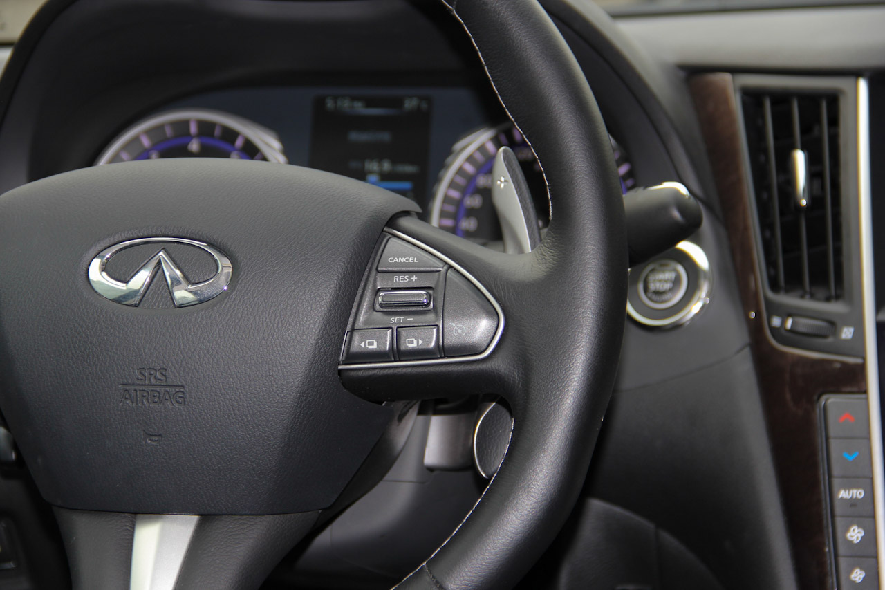 2016款英菲尼迪Q50L 2.0T自动豪华运动版