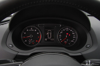 2017款奥迪Q3 1.4T自动30 TFSI风尚型