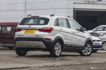 2016款昌河Q25 1.5L手动乐趣版 炫酷白