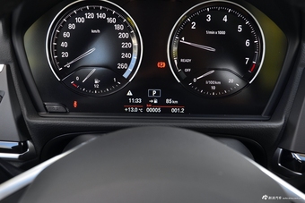 2018款宝马1系118i自动设计套装型