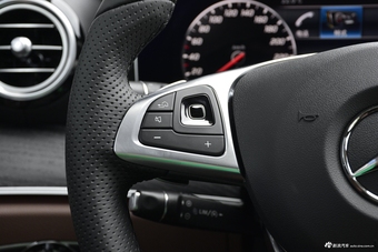 2018款奔驰E级改款2.0T自动 200L 运动型