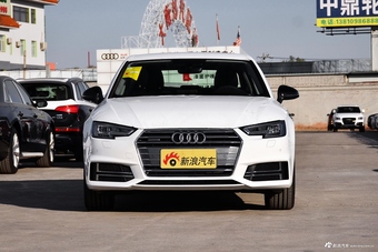 2018款奥迪A4L 2.0T自动30周年年型45 TFSI quattro个性运动版