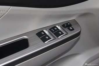 2016款风行S500 1.5L手动舒适型 闪耀金