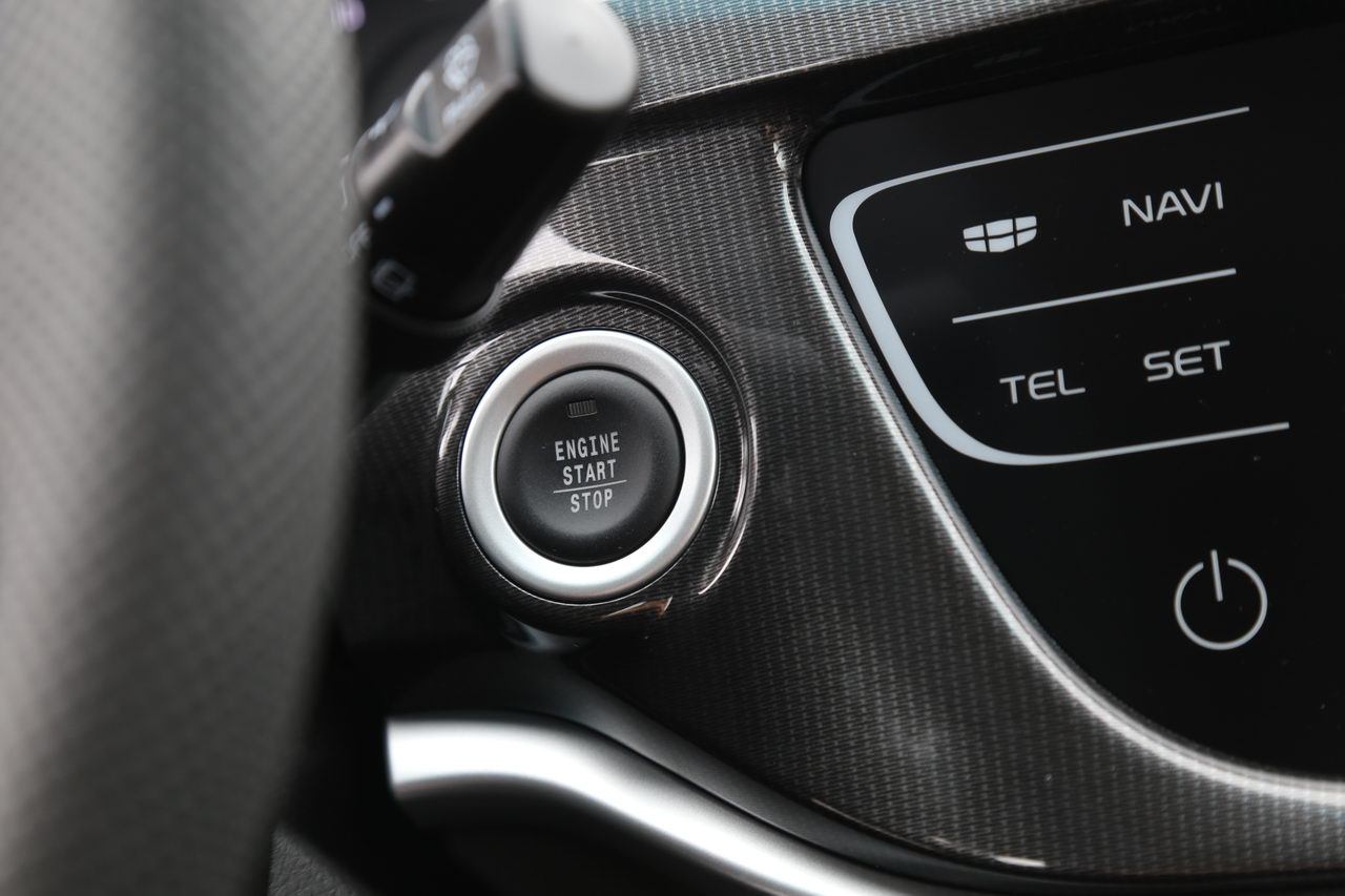 2017款吉利帝豪1.3T自动RS两厢百万款向上版