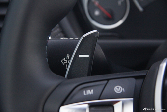 2017款宝马M4自动双门轿跑车