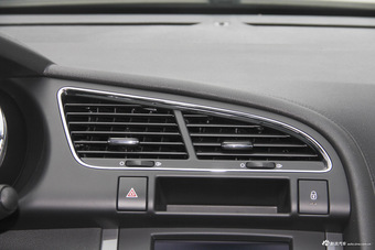 2016款标致3008 1.6THP自动潮流版