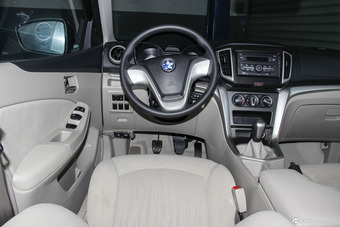 2016款启辰T70 1.6L手动睿行版