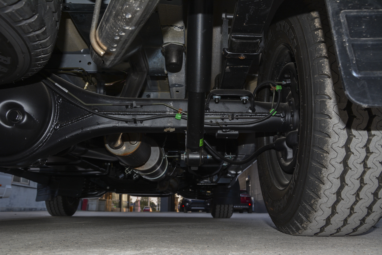 2017款特顺2.8T手动商运型短轴中顶6/7/8座JX493