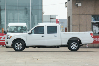 2016款宝典2.4L手动新时尚汽油两驱标准货箱普通款4G69