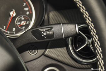 2017款奔驰GLA级 GLA200 1.6T自动时尚型