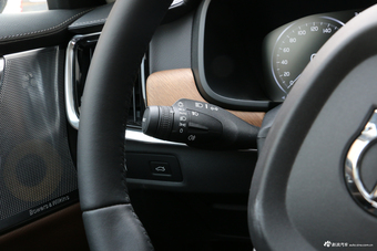 2019款沃尔沃S90 2.0T自动T5智雅版