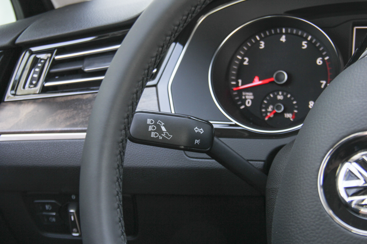 2018款迈腾改款2.0T自动380TSI DSG豪华型