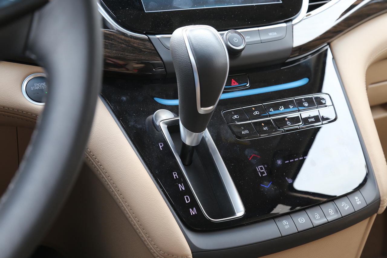 2017款GL8 2.0T自动旗舰版