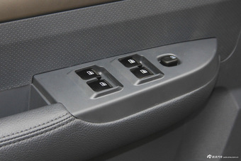 2015款小老虎2.4T手动精英版大双排4D25