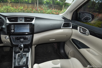 2016款轩逸1.8L自动XV智尊版