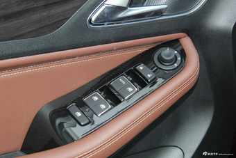 2017款宝骏560 1.5T DCT尊享型