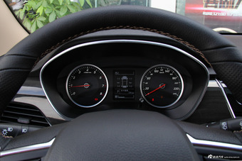 2017款宝骏560 1.5T DCT尊享型