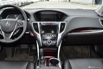 2015款讴歌TLX 2.4L自动豪华版