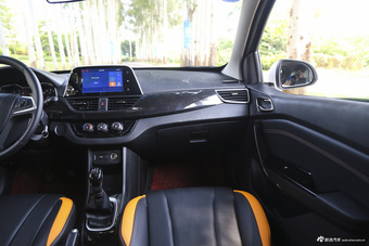 2016款宝骏310 1.2L手动豪华型