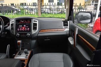 2018款帕杰罗3.0L自动尊贵版