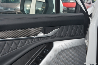 2017上汽大通D90 2.0T自动四驱北极星