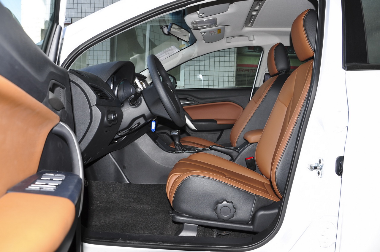 2016款名爵锐行1.5L自动超值豪华版