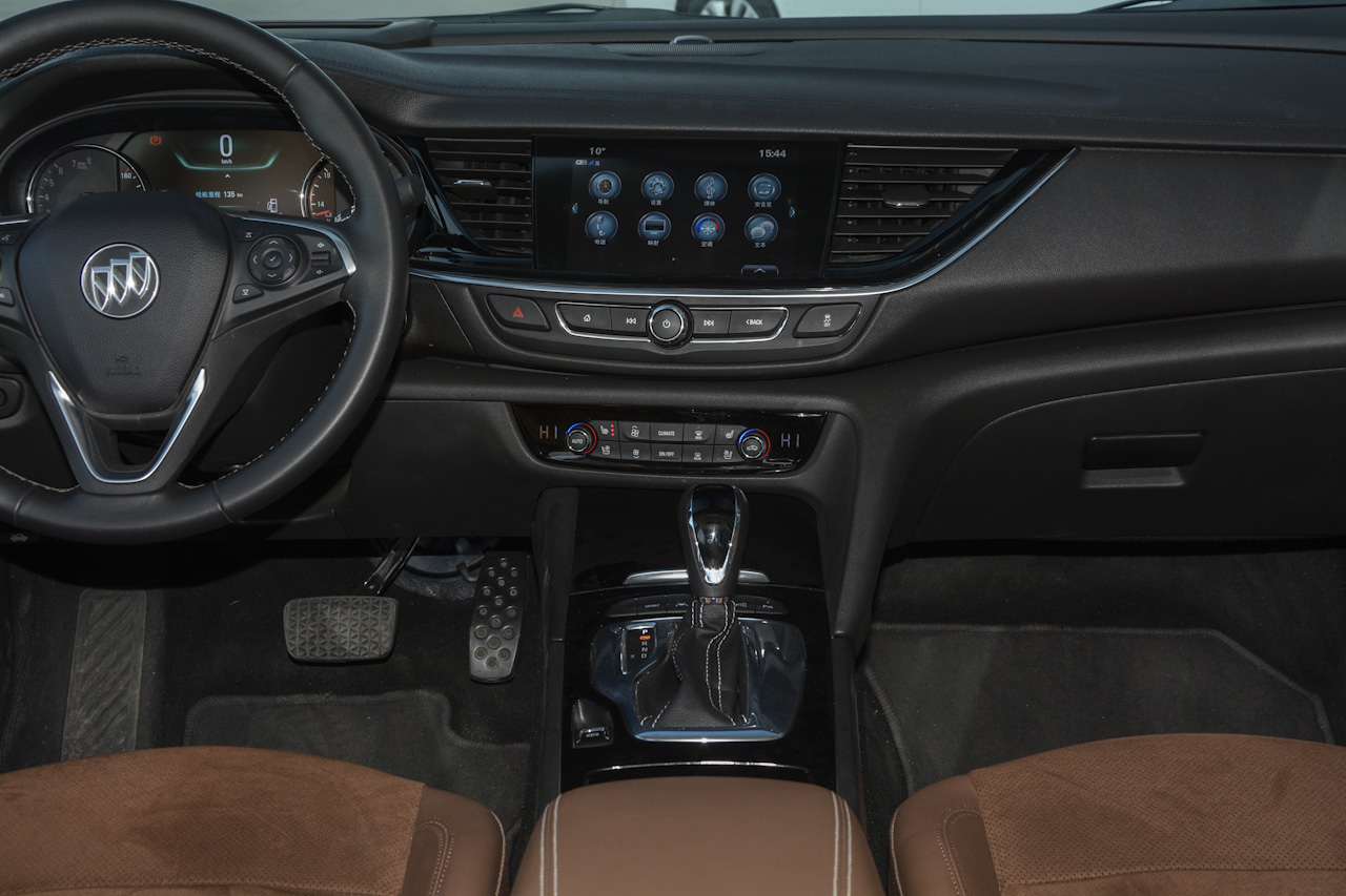 2017款君威2.0T自动尊贵型28T