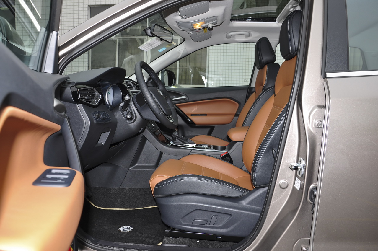 2016款锐腾 2.0T自动豪华版