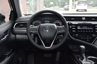   2018款凯美瑞2.0E自动领先版