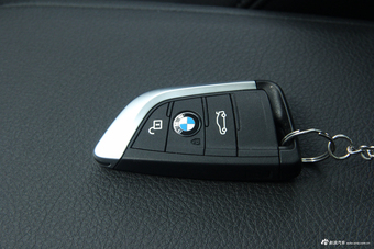 2017款宝马1系120i自动设计套装型 