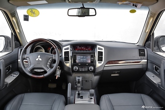 2016款帕杰罗三门版3.8L V6 GLS中东版（暂无参数）图片