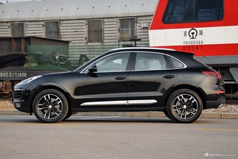 2017款众泰SR9 2.0T 手动极致之梦版（黑色）